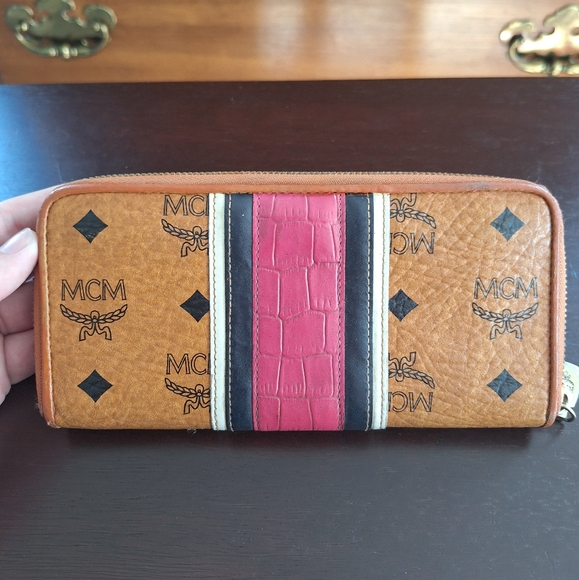 ✨ MCM Tan and Pink Wallet - Picture 2 of 10